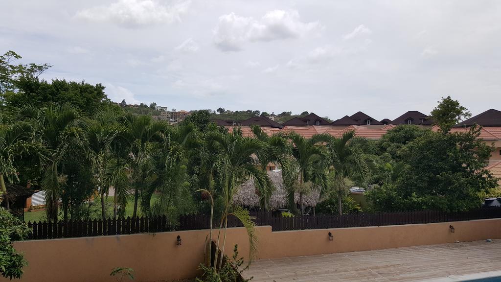 Apt 12, Executive Suites Ja - Palms Enfield Exterior foto