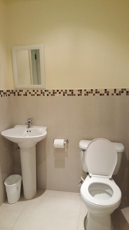 Apt 12, Executive Suites Ja - Palms Enfield Exterior foto