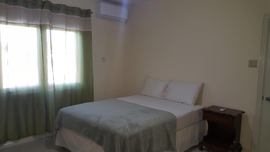 Apt 12, Executive Suites Ja - Palms Enfield Exterior foto