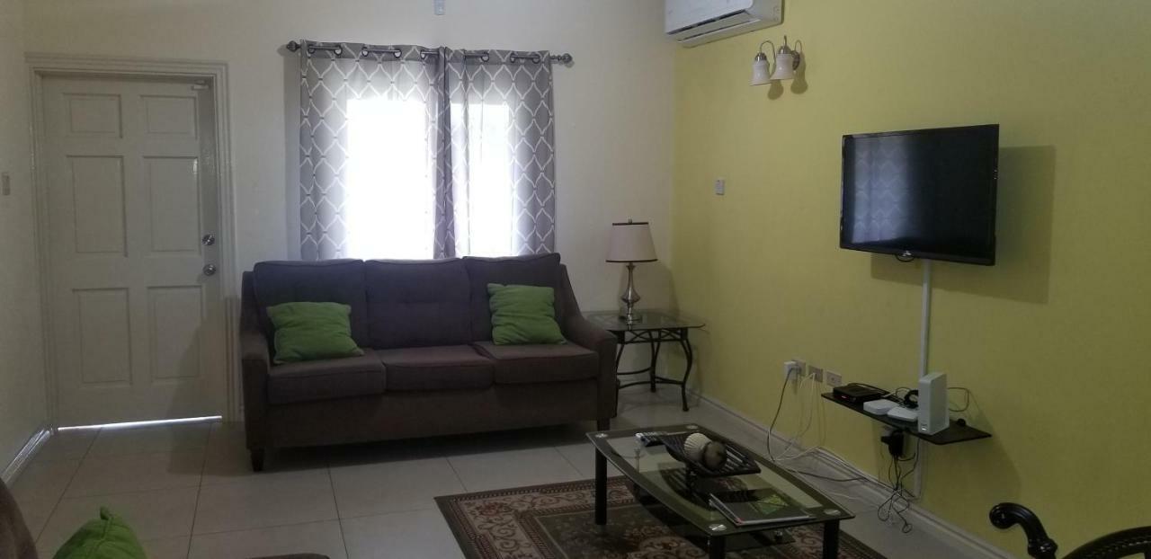 Apt 12, Executive Suites Ja - Palms Enfield Exterior foto